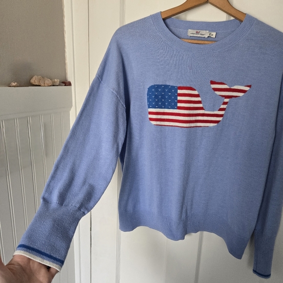 Vineyard Vines Flag Whale‎ Crewneck Sweater American Preppy Nautical Cozy Size M - Picture 2 of 9